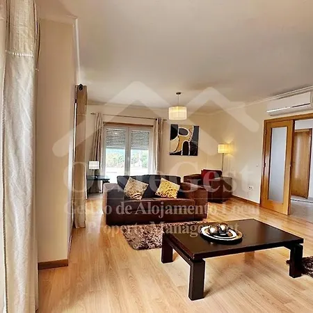 Βίλα Santa Efigenia *